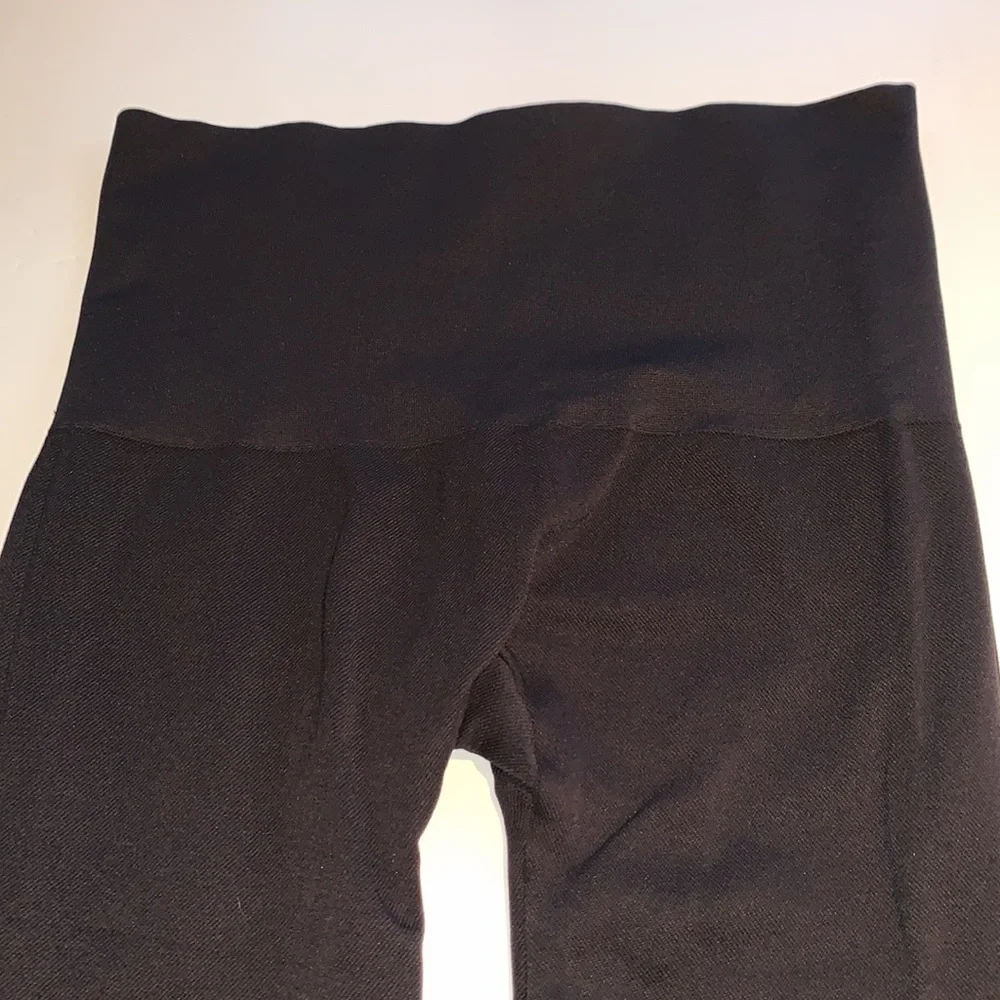 Spanx | Cropped Seamless Leggings Black Size 1X NWOT - Picture 2 of 4